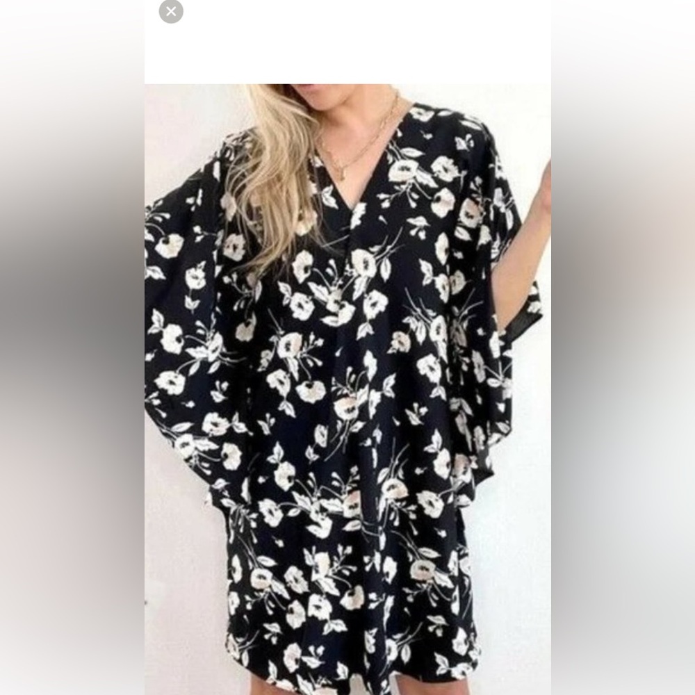 Ralph Lauren Black and White Floral Flutter Sleeve Dress ( SZ L)